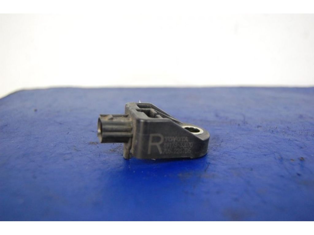 89173-09400 | Датчик удара передн. прав. TOYOTA CAMRY 40 06-11