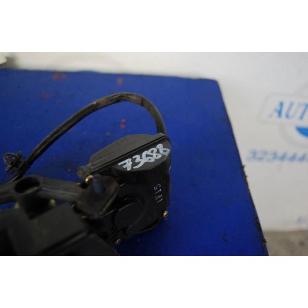 Замок двері задній лівий MAZDA PREMACY 98-03 CB07-73-310D — 2