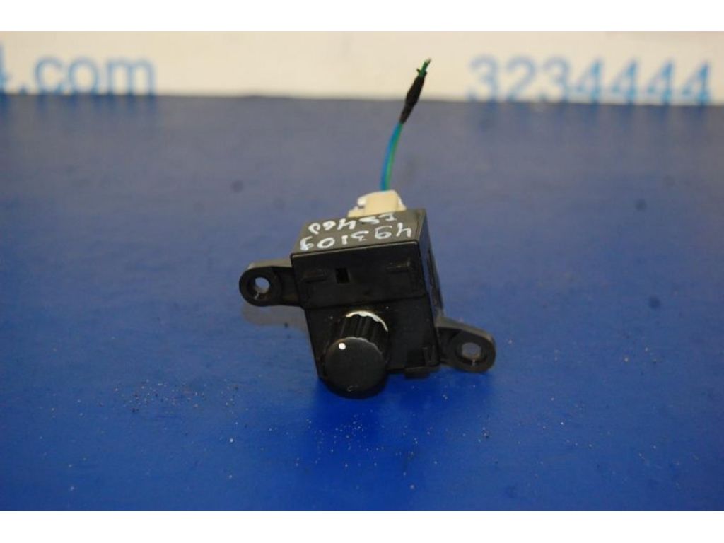 89748-50010 | Кнопка LEXUS LS460 06-12