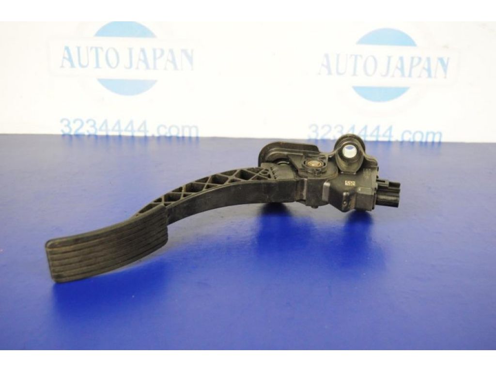 Педаль газа MITSUBISHI OUTLANDER XL 05-13