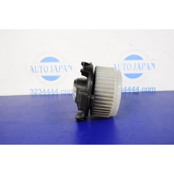 Моторчик пічки SUZUKI SWIFT 04-11 272700-0301