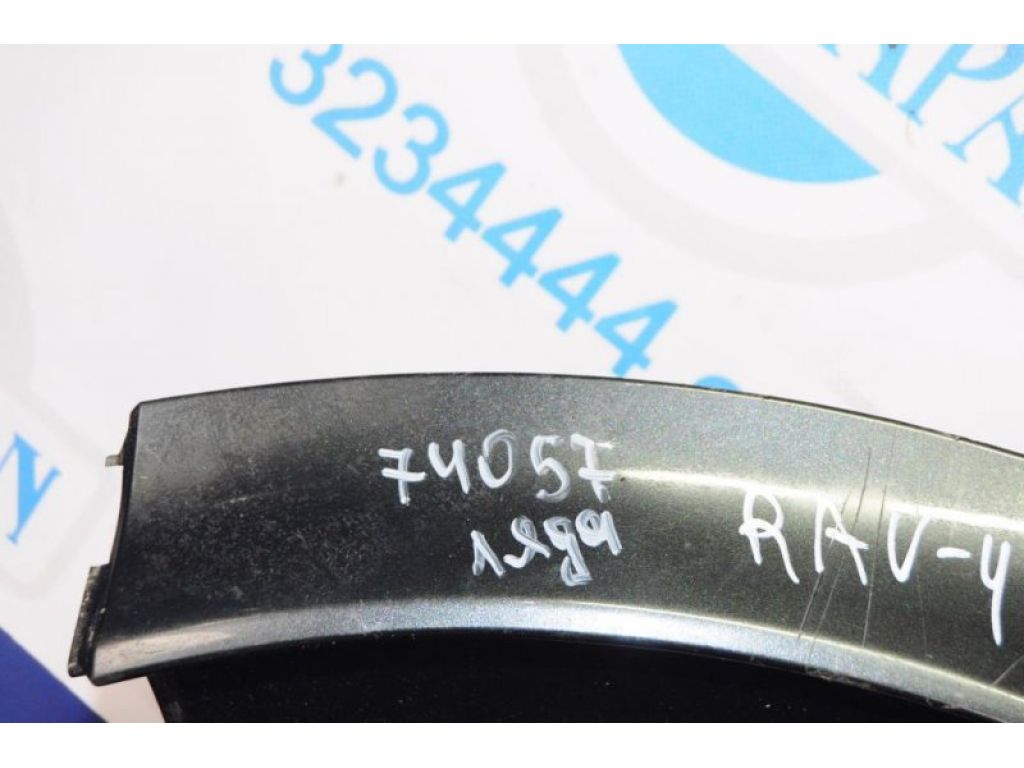 76804-42010-C0 | Накладка крышки багажника лев. TOYOTA RAV4 05-12 - Фото 2