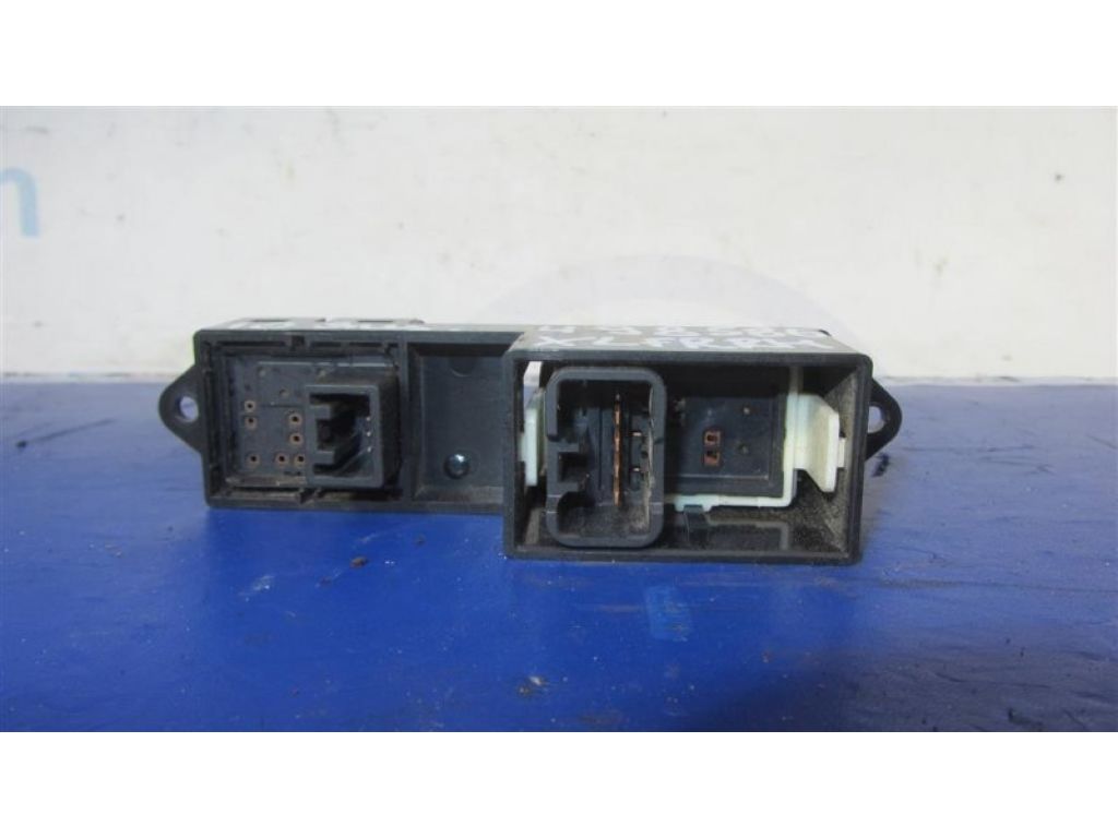 MR587946 | Кнопка стеклоподъемника передн. прав. MITSUBISHI OUTLANDER XL 05-13 - Фото 3