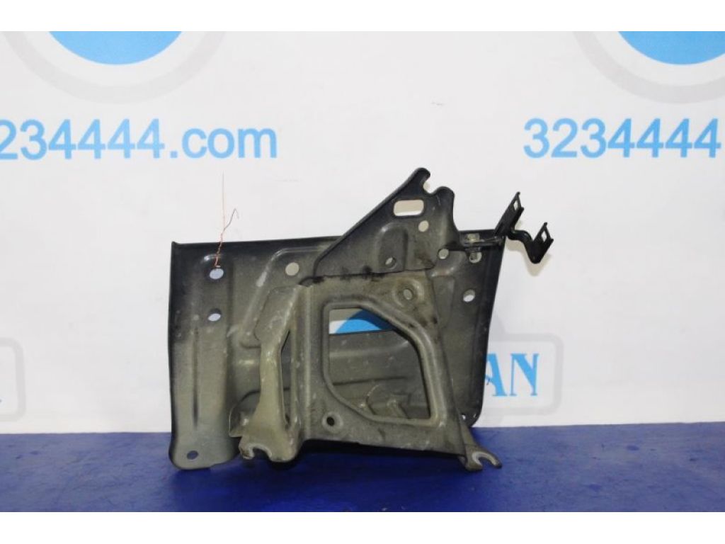60630-SJA-A01ZZ | Полиця акумулятора HONDA LEGEND 04-13 - Фото 3