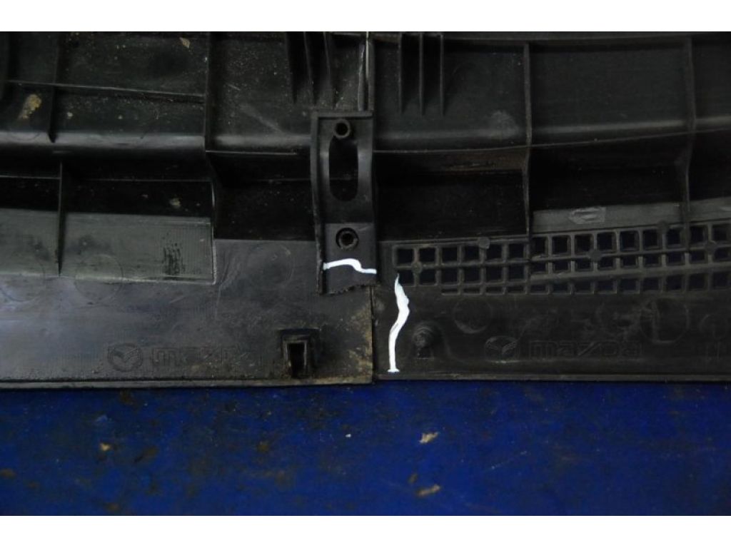 BN8V-50-7R0F | Пластик под лобовое стекло / Жабо MAZDA 3 BK 03-08 - Фото 4