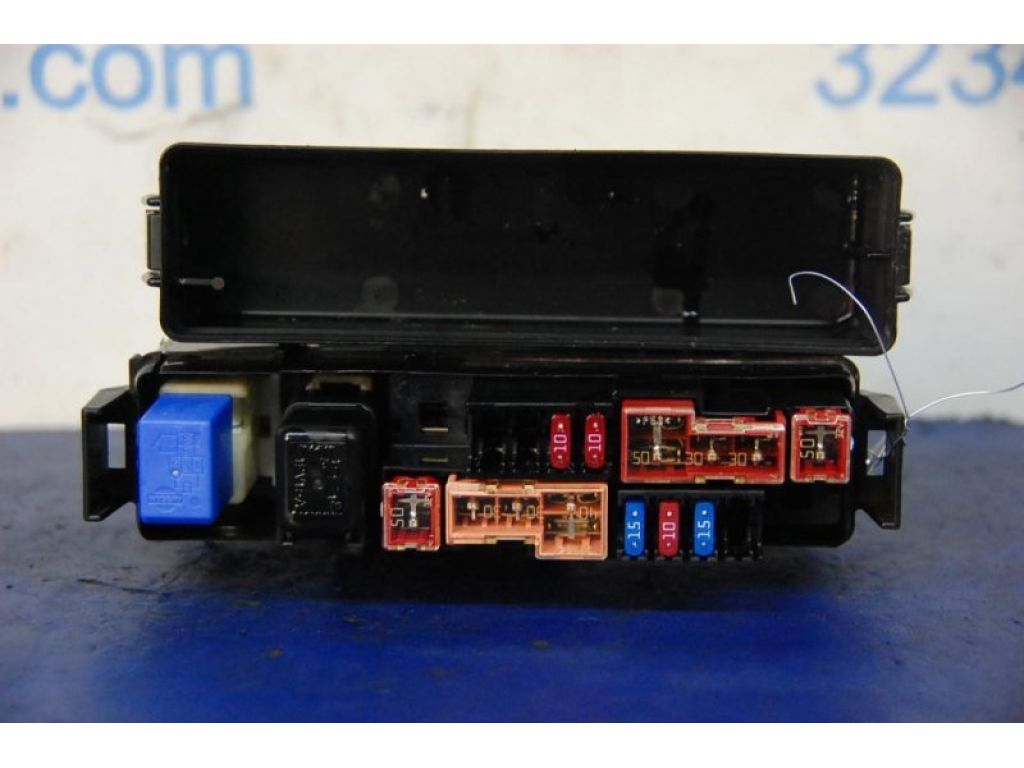 24372-AL500 | Блок предохранителей моторный отсек INFINITI M35/M45 04-10