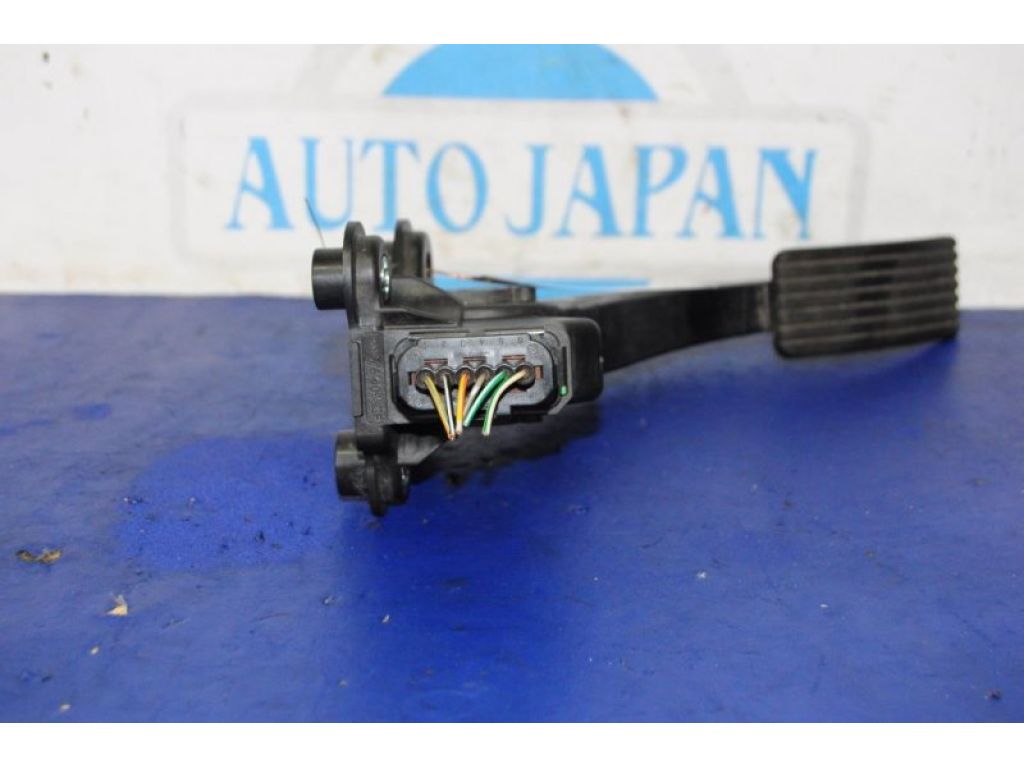 Педаль газа MITSUBISHI OUTLANDER XL 05-13