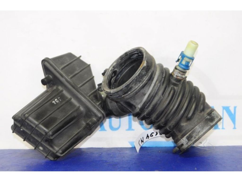 патрубок повітряного фільтра MAZDA 3 BK 03-08 - Фото 2