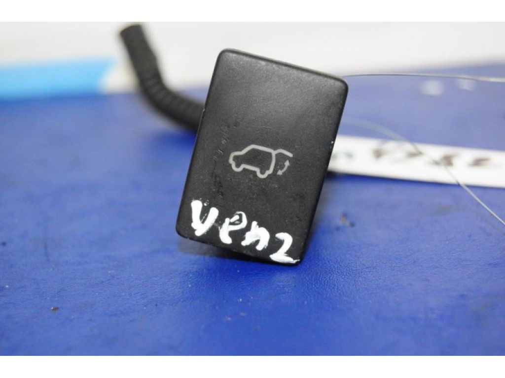 84930-08010 | Кнопка закрывания крышки багажника TOYOTA VENZA 09-16