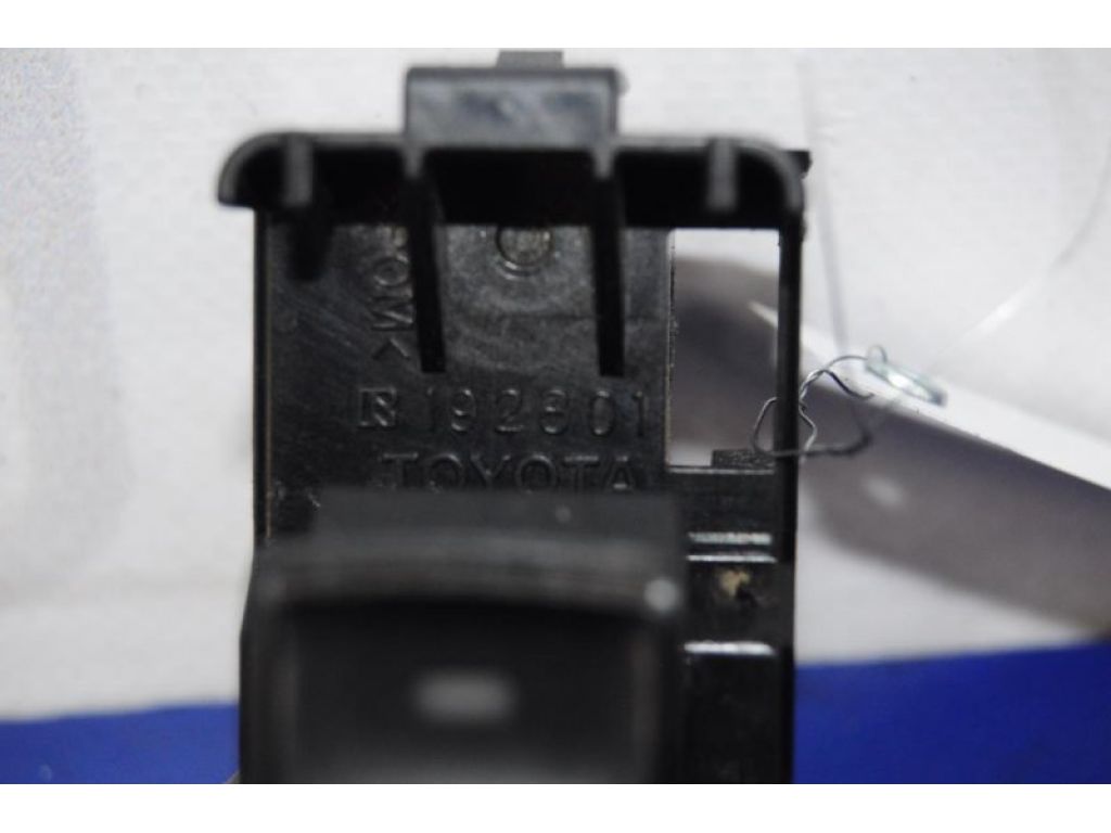 84810-33120 | Кнопка склопідіймача TOYOTA AURIS 06-12 - Фото 2