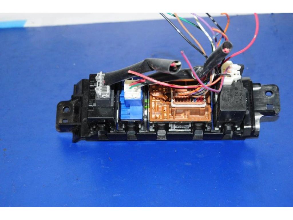 Кнопка INFINITI G35 03-07 - Фото 3