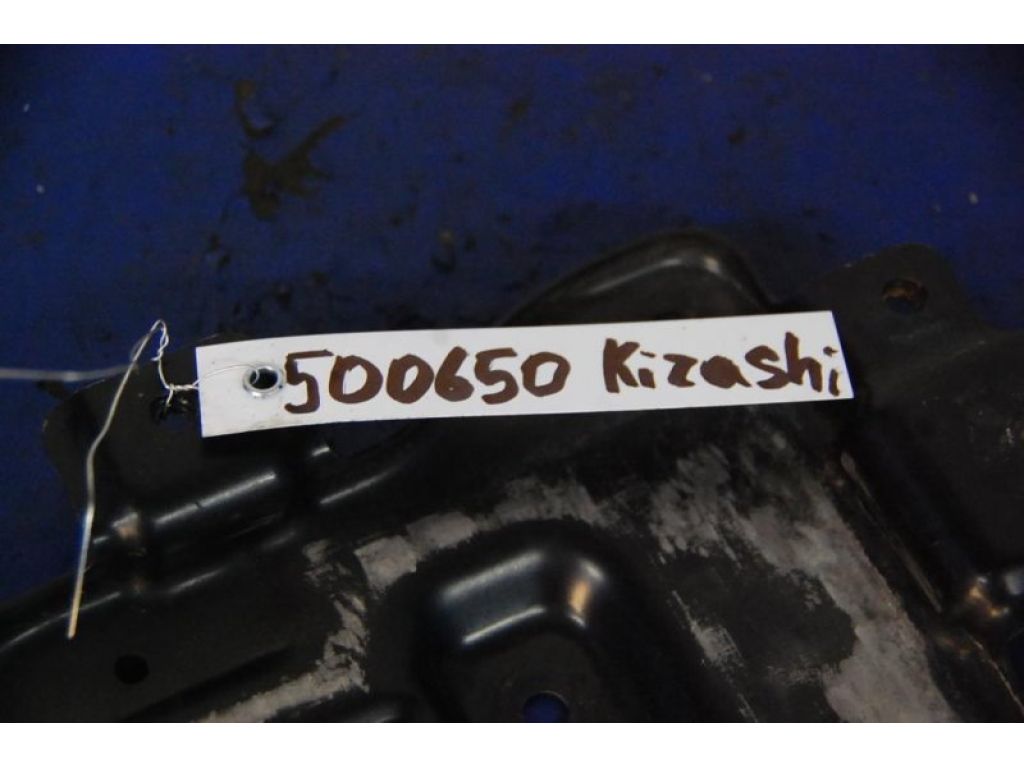 72520-57L00 | Полиця акумулятора SUZUKI KIZASHI 09-14 - Фото 3