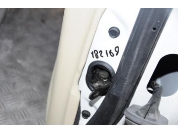 Обмежувач дверей задн. лів. INFINITI M25/M37/M56/Q70/M35H 10-16