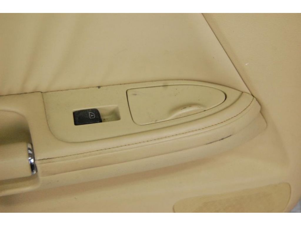 Кнопка склопідіймача INFINITI M25/M37/M56/Q70/M35H 10-16