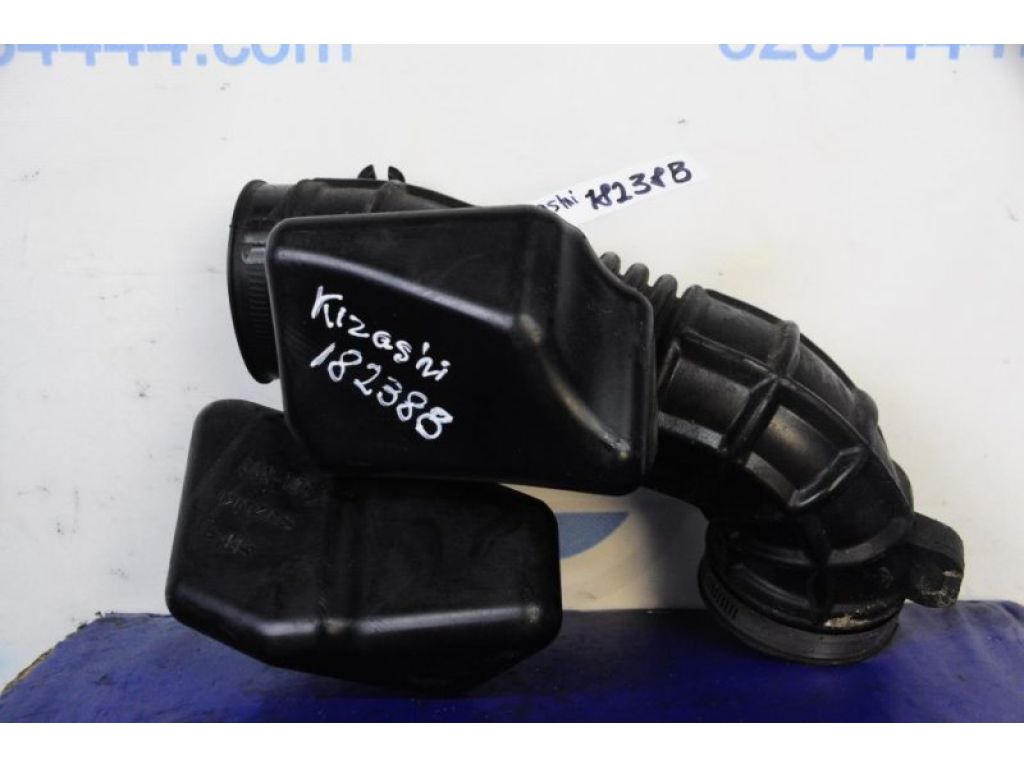 13881-57L00 | патрубок повітряного фільтра SUZUKI KIZASHI 09-14 - Фото 2