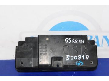 Кронштейн заднього бампера прав. LEXUS GS350 GS300 05-11