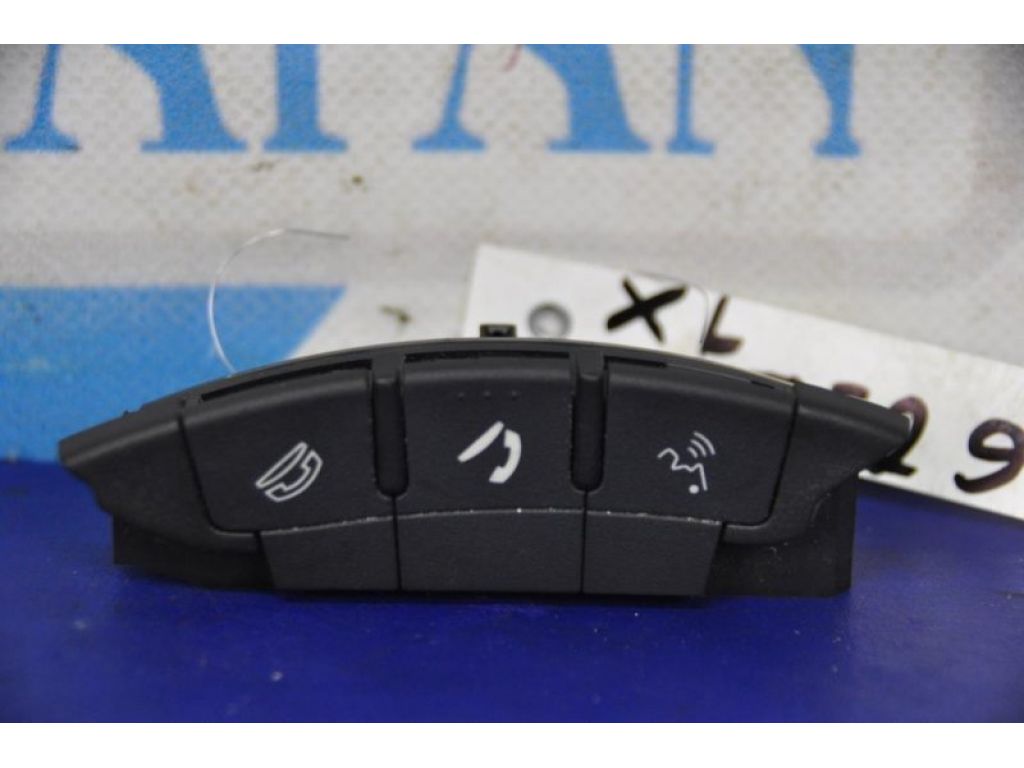 8750A021 | Кнопки руля MITSUBISHI OUTLANDER XL 05-13