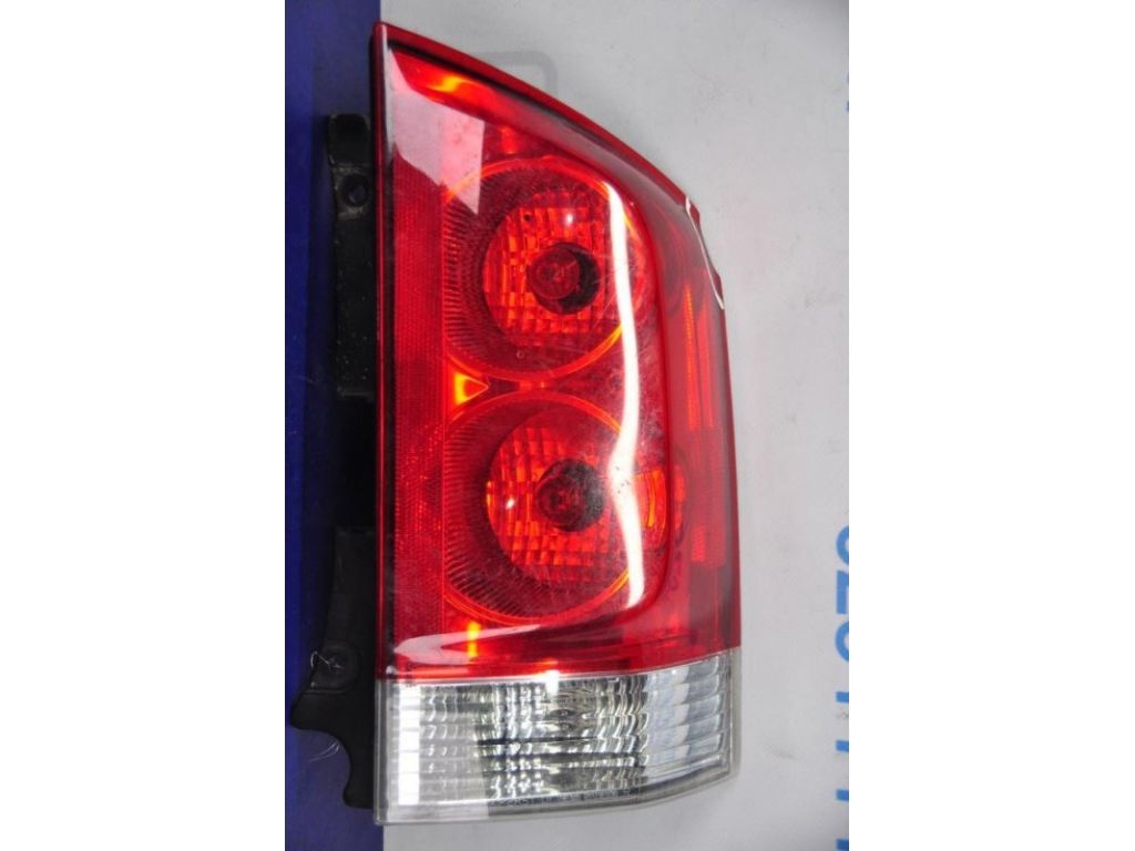 26550-ZC225 | Ліхтар зовнішній задн. прав. NISSAN QX56 / TITAN / ARMADA 04-16