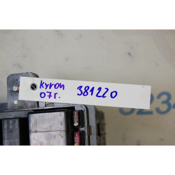 Блок запобіжників моторний відсік SSANGYONG KYRON 05-15 8210009C90 — 2