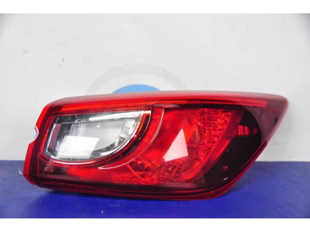 DB4G-51-150 | Фонарь наружный задн. прав. MAZDA CX-3 14-18