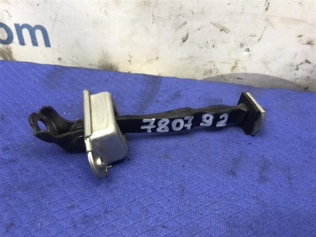 80430-1BA0A | Обмежувач дверей передн. прав. INFINITI EX35(37) 07-12