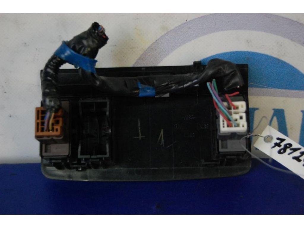 25500-AX610 | Кнопка обігріву сидінь NISSAN MURANO Z50 02-07 - Фото 3