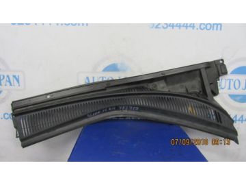Пластик под лобовое стекло / Жабо прав. SCION TC 04-10