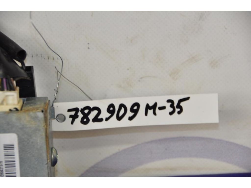 284H0-EJ70A | Усилитель звука INFINITI M35/M45 04-10 - Фото 2