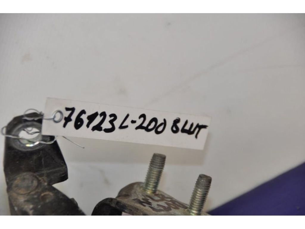 Петля двері MITSUBISHI L200 06-14 - Фото 2