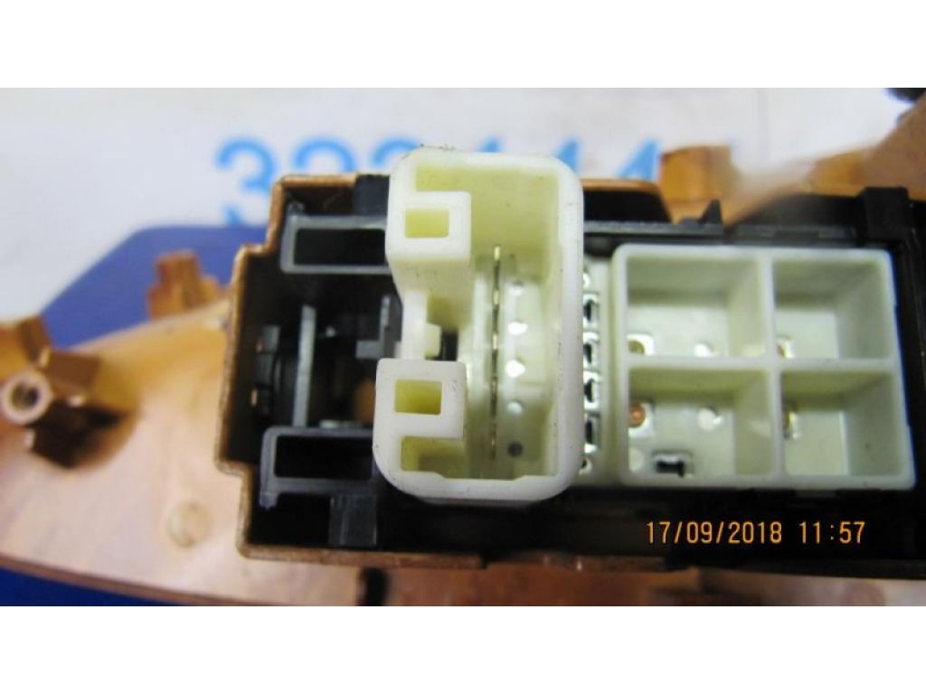84810-52030 | Кнопка стеклоподъемника задн. лев. TOYOTA CAMRY 40 06-11 - Фото 3