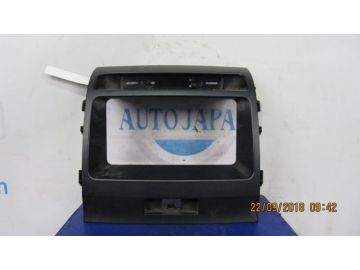 Накладка торпедо під магнітолу TOYOTA LAND CRUISER 200 08-21