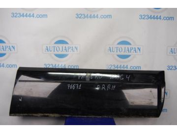 Накладка двери передн. прав. MITSUBISHI PAJERO 06-21