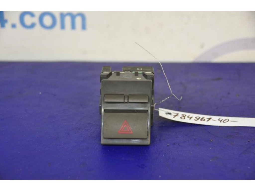 84332-06100-B1 | Кнопка аварійної сигналізації TOYOTA CAMRY 40 06-11