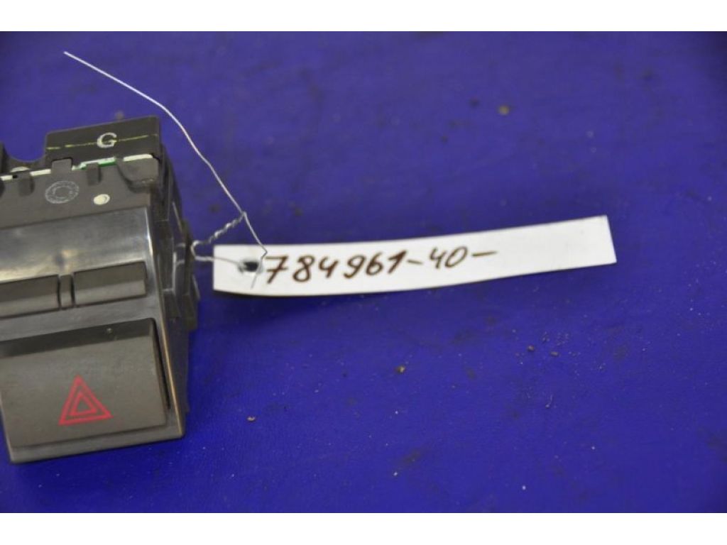 84332-06100-B1 | Кнопка аварійної сигналізації TOYOTA CAMRY 40 06-11 - Фото 2