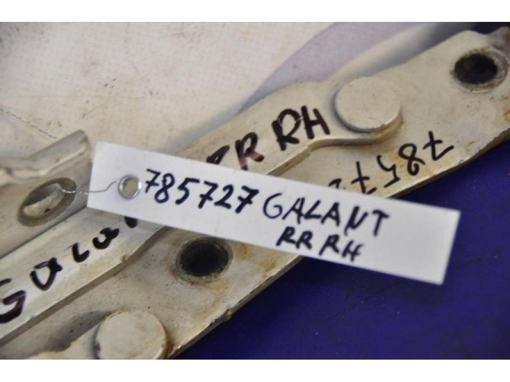 MR599856 | Петля крышки багажника прав. MITSUBISHI GALANT 03-12 - Фото 2