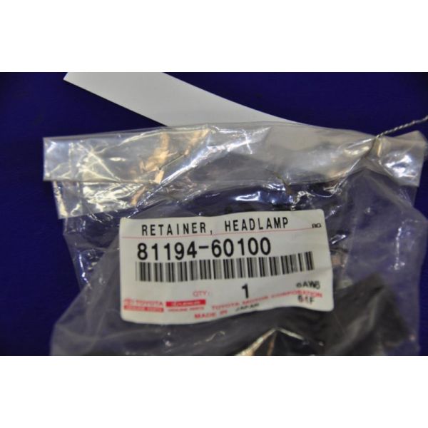 Кронштейн/кріплення фари переднє ліве LEXUS GX460 2009- 81194-60100