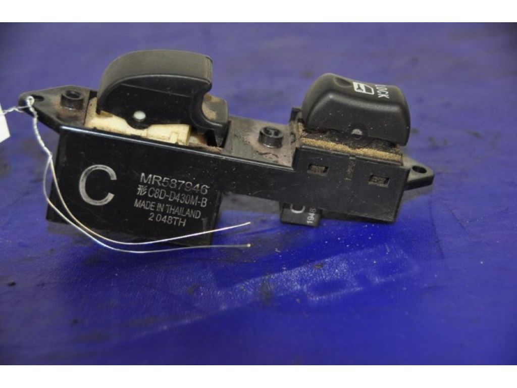 MR587946 | Кнопка склопідіймача передн. прав. MITSUBISHI LANCER IX 9 03-07