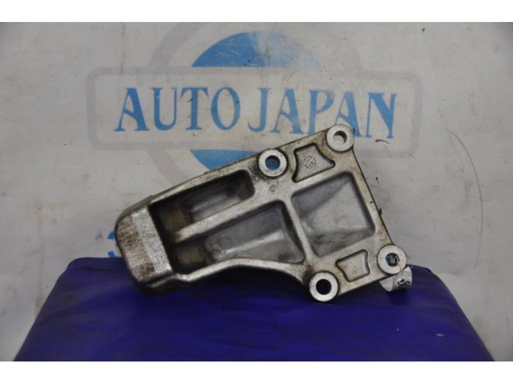 11232-EG001 | Кронштейн опори двигуна прав. INFINITI M35/M45 04-10