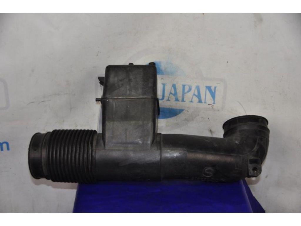 17880-0F010 | Патрубок воздушного фильтра TOYOTA SEQUOIA 01-07