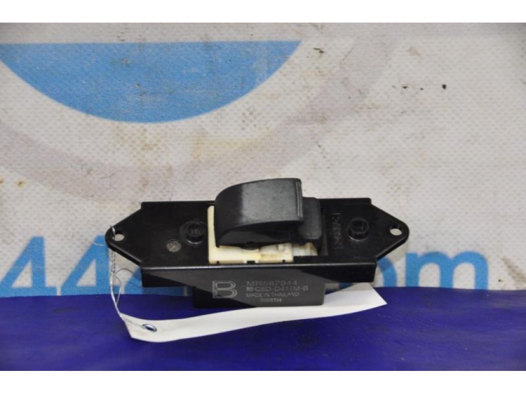 MR587944 | Кнопка склопідіймача задн. лів. MITSUBISHI LANCER X 10 07-15