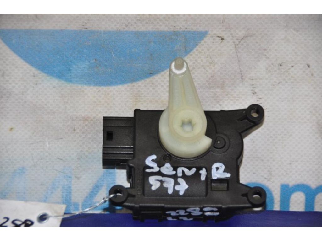 27730-1KM0A | Моторчик заслінки пічки NISSAN SENTRA B17 12-21