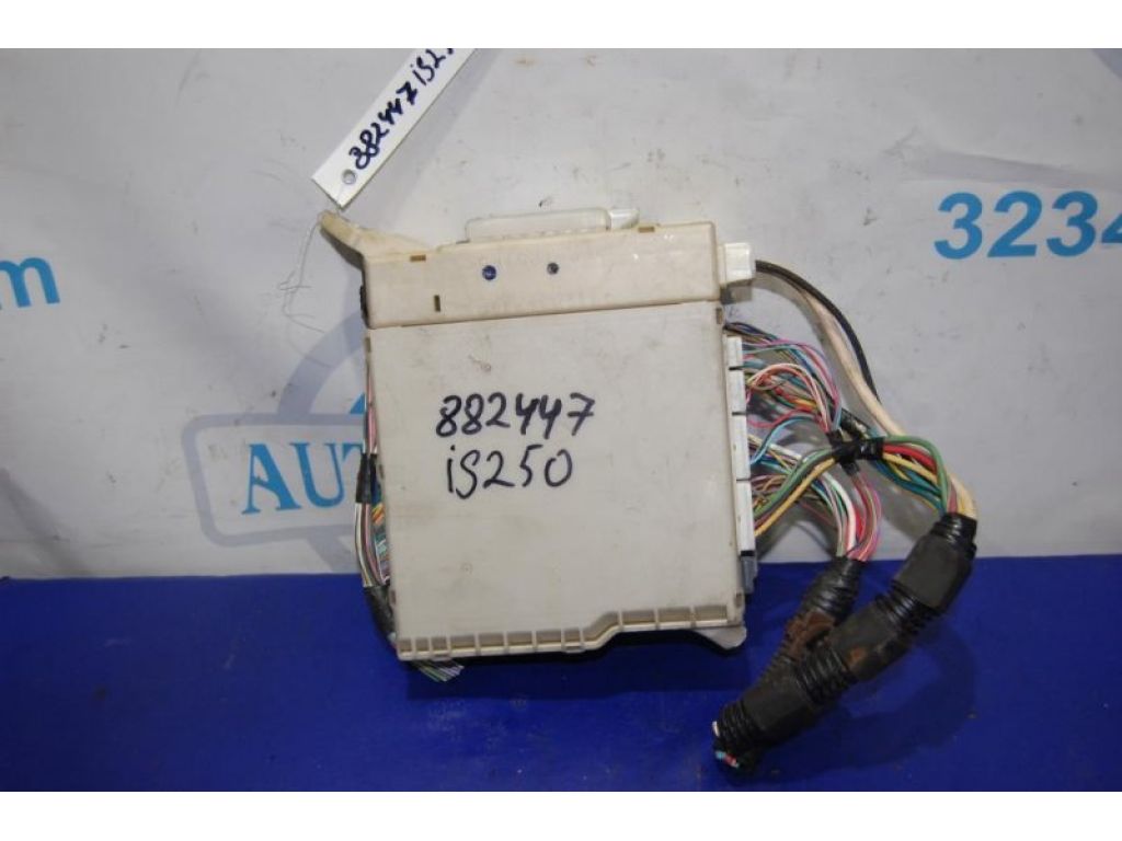 Блок запобіжників салон LEXUS IS250/350 05-13
