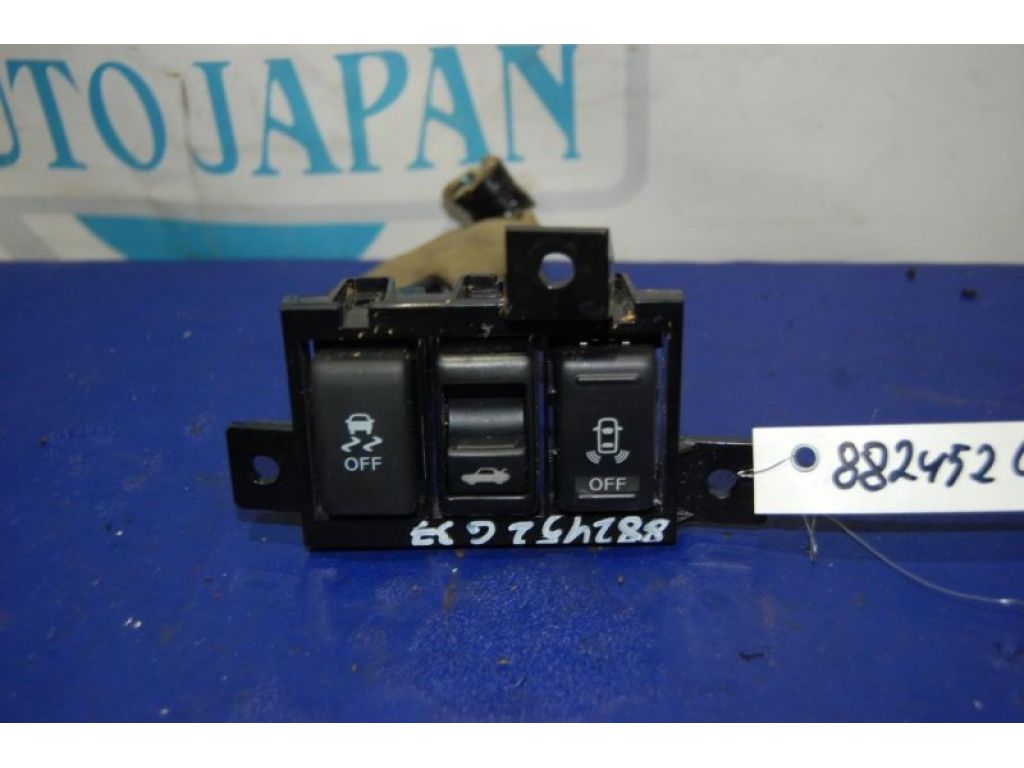 Кнопка INFINITI G25/G35/G37/Q40 06-14