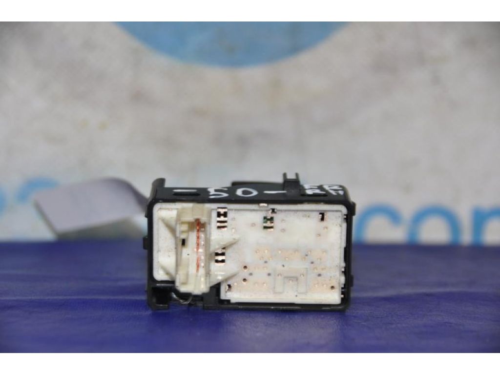 Кнопка стеклоподъемника TOYOTA CAMRY 50 12-15 - Фото 3