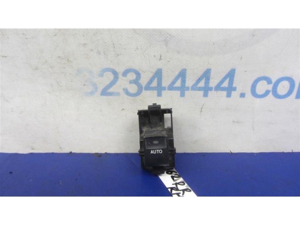84810-33120 | Кнопка склопідіймача TOYOTA CAMRY 40 06-11