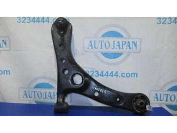 Рычаг передней подвески нижний лев. TOYOTA AVENSIS 03-08