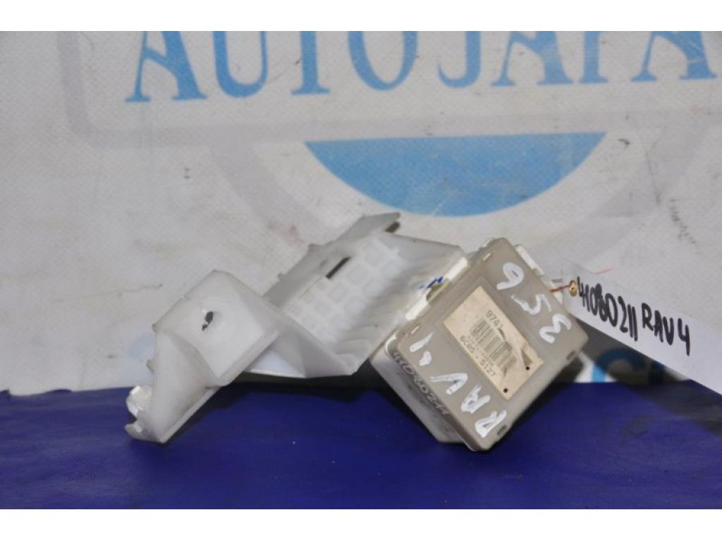 82671-42090 | Блок запобіжників салон TOYOTA RAV4 05-12