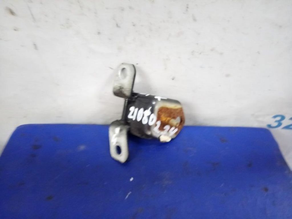 E112-72-210A | Петля двері верхня задн. прав. MAZDA 3 BK 03-08