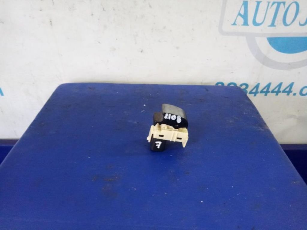MR587946 | Кнопка стеклоподъемника MITSUBISHI OUTLANDER XL 05-13