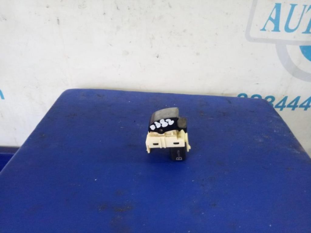 MR587946 | Кнопка стеклоподъемника MITSUBISHI OUTLANDER XL 05-13 - Фото 2